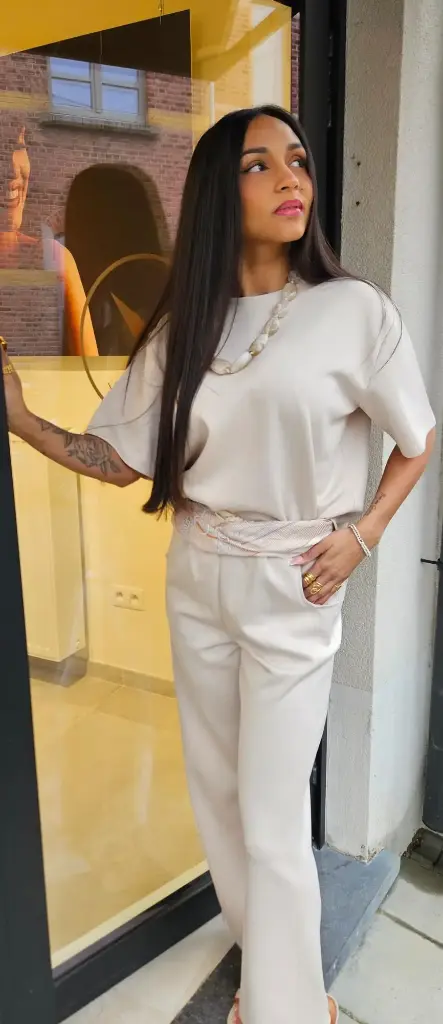 Ensemble - Beige. 
